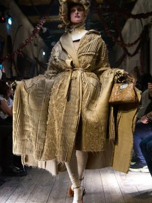 Maison Margiela Haute Couture весна-лето 2024 (101413-Maison-Margiela-SS-2024-07.jpg)