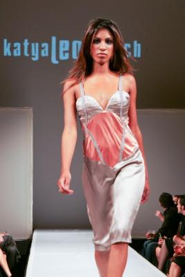 Катя Леонович на Nolcha Fashion Week (Нью-Йорк) весна-лето 2008 (11419.04.jpg)