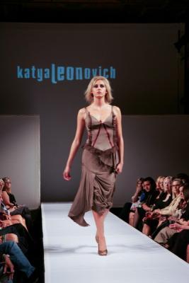 Катя Леонович на Nolcha Fashion Week (Нью-Йорк) весна-лето 2008 (11419.14.jpg)