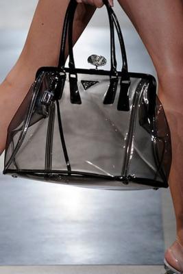 Versace и Prada: модные сумки весна-лето 2010   (17690.Sumki_.06.jpg)