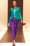 Модный дом Gucci стал одним из первых, кто представил свою коллекцию для сезона весна-лето 2011. На этот раз все, кто ожидал от Frida Giannini традиционных спокойных тонов, были удивлены не только неожиданной цветовой гаммой, но и самой концепцией коллекции.