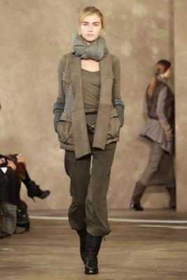 Женские коллекции Donna Karan и Celine Pre-fall 2011 (23332.Donna_.Karan_.Phoebe.Philo_.04.jpg)