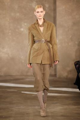 Женские коллекции Donna Karan и Celine Pre-fall 2011 (23332.Donna_.Karan_.Phoebe.Philo_.11.jpg)