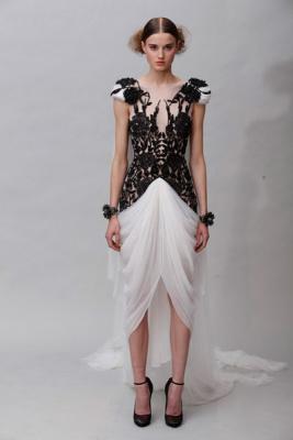 Коллекции вечерних и свадебных нарядов Marchesa FW 2011/12 (осень-зима) (24193.Marchesa.FW_.2011.12.05.jpg)