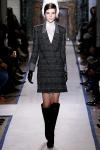 На Наделе моды в Париже была представлена коллекция женской одежды французского Дома моды Yves Saint Laurent сезона осень-зима 2011-2012. По мнению критиков, эта коллекция дизайнера Stefano Pilati стала одной из самых удачных в его карьере и только закрепила успех модельера прошлого сезона.