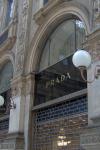 Дом моды Prada планирует привлечь в ходе размещения акций на бирже в Гонконге до 2,6 миллиарда долларов. По имеющимся данным, IPO итальянской компании может стать крупнейшим в Гонконге среди производителей потребительских товаров. 