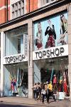 Собственником Topshop, Dorothy Perkins и еще нескольких розничных сетей Philip Green выразил серьезную озабоченность по поводу снижения уровня продаж из-за слишком теплой погоды этой осенью. По его словам, продажи зимней одежды упали в октябре и ноябре, которые он назвал самыми жаркими в истории. 