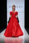 В рамках Mercedes-Benz Fashion Week Russia бренд Enteley представил коллекцию роскошных и повседневно-сдержанных комплектов одежды сезона осень-зима 2013/14. В коллекции под названием «Возрождение» дизайнер Элла Шаулова использовала древний японский крой, воплощенный в шелковых и шерстяных тканях.