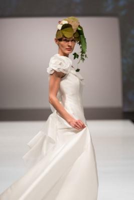 Свадебная коллекция Giovanna Sbiroli SS 2014 (весна-лето) (41696.Giovanna.Sbiroli.Collection.SS_.2014.13.jpg)