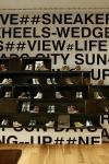 В ТРЦ «АФИМОЛЛ Сити» состоялось открытие первого в России флагманского магазина ультрамодной обуви ASH. Новый магазин бренда расположился на площади более 80 кв. м. на втором этаже Торгово-развлекательного центра в Главном атриуме.