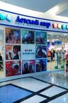 Компания «Детский мир», крупнейший оператор торговли детскими товарами в России и Казахстане, открыла первый флагманский магазин сети. Гипермаркет, расположившийся в «МЕГА Белая Дача», создан по принципу «магазин для детей». В 2014 году компания откроет 7 магазинов в новом формате и проведет рейсталинг более 30 действующих.