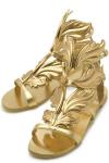 Всемирно известный итальянский бренд люксовой обуви Giuseppe Zanotti празднует в этом году свое 20-летие. В честь этого знаменательного события компания планирует выпустить несколько капсульных коллекций. Марка уже представила первую линейку Jewel, в которую вошли шесть пар сандалий в золотом цвете.