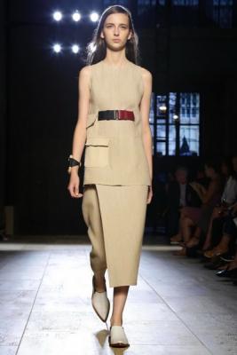 Victoria Beckham SS 2015 (весна-лето) (51189.New_.York_.Show_.Womans.Collection.Victoria.Beckham.SS_.2015.01.jpg)