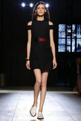 Victoria Beckham SS 2015 (весна-лето) (51189.New_.York_.Show_.Womans.Collection.Victoria.Beckham.SS_.2015.05.jpg)