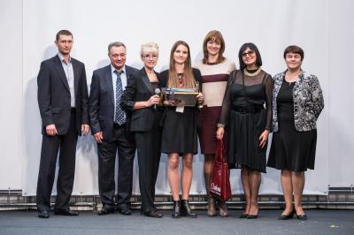 Татьяна Ковалева и Вера Тугова с лауреатом конкурса и другими представителями совета партнеров конкурса