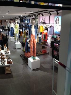 В Москве открылся магазин Topshop (57715.In_.Moscow.Okhotniy.Ryad_.Opened.Shop_.Topshop.03.jpg)