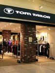 В ТРЦ «Афимолл Сити» открылся новый магазин одежды и аксессуаров международной марки Tom Tailor. Магазин площадью более 350 кв. м расположился на первом этаже. 
