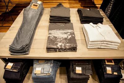 WRANGLER открыл первый монобрендовый магазин в России (61213.WRANGLER.monobrand.moscow.04.jpg)