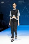 В рамках Saint-Petersburg Fashion Week свою дебютную коллекцию Arny Praht  SS 2016 представили дизайнеры Дарья Кузьмина и Саша Cor Timor Cor. Бренд специализировался на аксессуарах, но решил объединить усилия и создать полноценную коллекцию, которая также будет отражать концепт марки – простоту форм, геометрию и выдержанные цвета.
