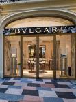 Итальянский ювелирный дом Bulgari открыл первый российский бутик, управляемый компанией напрямую. Теперь роскошные ювелирные украшения, часы и модные аксессуары Bulgari можно приобрести в московском ГУМе в фирменном магазине, расположившемся на площади 135 кв. м.