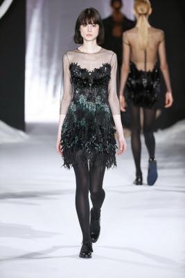 Valentin Yudashkin AW 2016/17 (64581.Nedelya.Modi_.V.Parise.Kollekciya.Valentin.Yudashkin.AW_.2016.11.jpg)