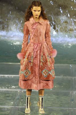 Юбилейный показ Fendi Couture AW 2016/17 (осень-зима) (67683.Yubileiniy.Pokaz_.Jenskoy.Kollekcii.Fendi_.Couture.AW_.2016.04.jpg)