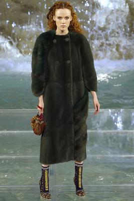 Юбилейный показ Fendi Couture AW 2016/17 (осень-зима) (67683.Yubileiniy.Pokaz_.Jenskoy.Kollekcii.Fendi_.Couture.AW_.2016.15.jpg)