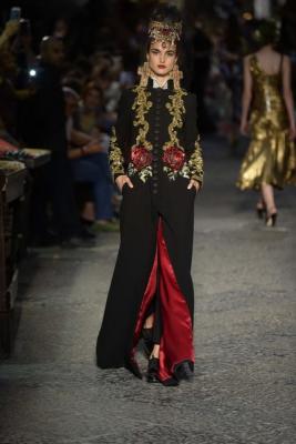 Dolce&Gabbana Alta Moda AW 2016/17 (осень-зима) (67718.Yubileiniy.Pokaz_.Jenskoy.Kollekcii.Dolce_.Gabbana.Alta_.Moda_.AW_.2016.1