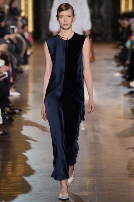 Stella McCartney AW 2016/17 (осень-зима) (68942.Paris_.Novaya.Jenskaya.Kollekciya.Stella.McCartney.AW_.2016.14.jpg)