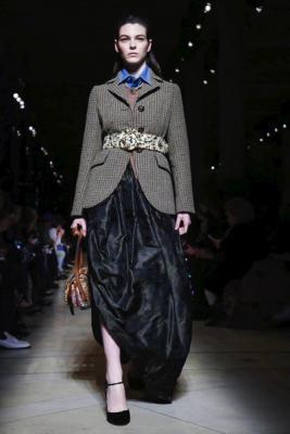 Miu Miu AW 2016/17 (осень-зима) (69028.Paris_.Novaya.Jenskaya.Kollekciya.Miu_.Miu_.AW_.2016.22.jpg)