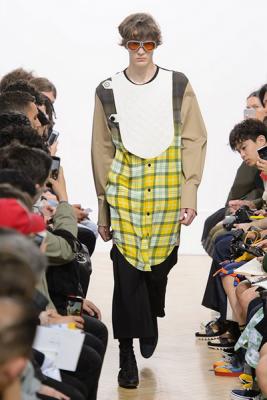 Мужская коллекция J.W. Anderson SS 2017 (весна-лето) (69894.Novaya.Mujskaya.Kollekciya.JW_.Anderson.SS_.2017.13.jpg)