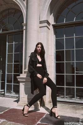 Kendall + Kylie SS 2017 (весна-лето) (70267.New_.York_.Novaya.Kollekciya.Kendall.And_.Kylie_.SS_.2017.01.jpg)