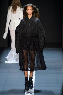 Vera Wang SS 2017 (весна-лето) (70414.Novaya.Kollekciya.Brenda.Vera_.Wang_.SS_.2017.17.jpg)