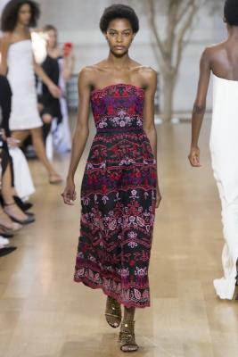 Oscar de la Renta SS 2017 (весна-лето) (70490.New_.York_.Novaya.Kollekciya.Oscar_.De_.La_.Renta_.SS_.2017.21.jpg)