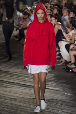 Tommy Hiifiger SS 2017 (весна-лето) (70748.New_.York_.Novaya.Kollekciya.Tommy_.Hilfiger.SS_.2017.03.jpg)