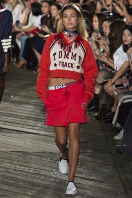 Tommy Hiifiger SS 2017 (весна-лето) (70748.New_.York_.Novaya.Kollekciya.Tommy_.Hilfiger.SS_.2017.04.jpg)