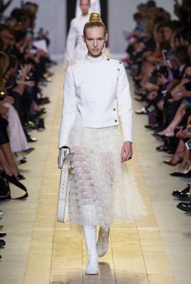 Christian Dior SS 2017 (70892.Kollekciya.Pret_.A.Porter.Dior_.SS_.2017.02.jpg)