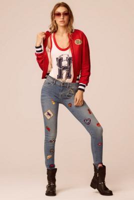 Вторая коллаборация Джиджи Хадид с Tommy Hilfiger (72844-Vtoraya-Kollaboraciya-Gigi-Hadid-Tommy-Hilgider-01.jpg)