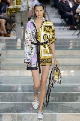 Неделя мужской моды в Милане: Versace весна-лето 2018 (75154-Versace-SS-2018-04.jpg)