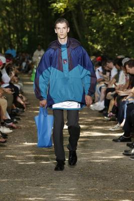 Balenciaga весна-лето 2018 (75230-Balenciaga-SS-2018-21.jpg)