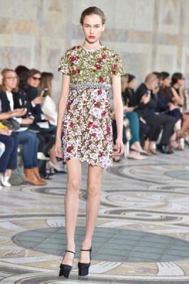 Giambattista Valli Couture осень-зима 2017-2018 (75348-Giambattista-Valli-Couture-AW-2017-2018-16.jpg)