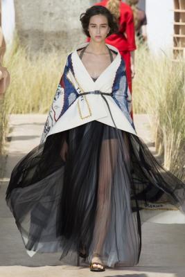 Christian Dior Haute Couture осень-зима 2017-2018 (75681-Christian-Dior-Haute-Couture-AW-2017-2018-14.jpg)