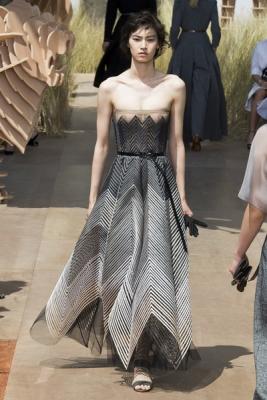 Christian Dior Haute Couture осень-зима 2017-2018 (75681-Christian-Dior-Haute-Couture-AW-2017-2018-23.jpg)