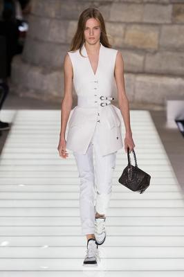 Louis Vuitton весна-лето 2018 (76661-Louis-Vuitton-SS-2018-03.jpg)