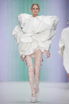 BA (Hons) SS 2018 (77423-Ba-Hons-Fashion-SS-2018-b.jpg)