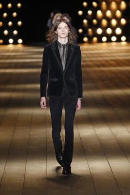 Saint Laurent осень-зима 2018/19 (FW-2018/19) (78661-Saint-Laurent-FW-2018-16.jpg)