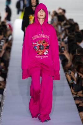 Vetements весна-лето 2019 (80040-Vetements-SS-2019-08.jpg)