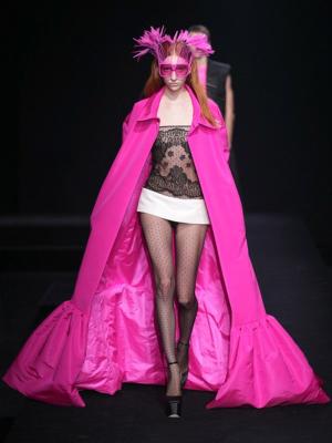 Valentino Couture весна-лето 2023 (97982-Valentino-Couture-SS-2023-01.jpg)
