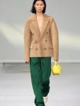 JW Anderson весна-лето 2024 (100330-JW-Anderson-SS-2024-02.jpg)