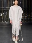 Simone Rocha весна-лето 2024 (100392-Simone-Rocha-SS-2024-04.jpg)